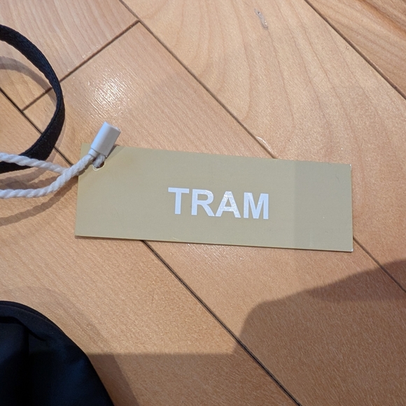 Elegant Black Ruffled Bikini - Picture 6 of 7